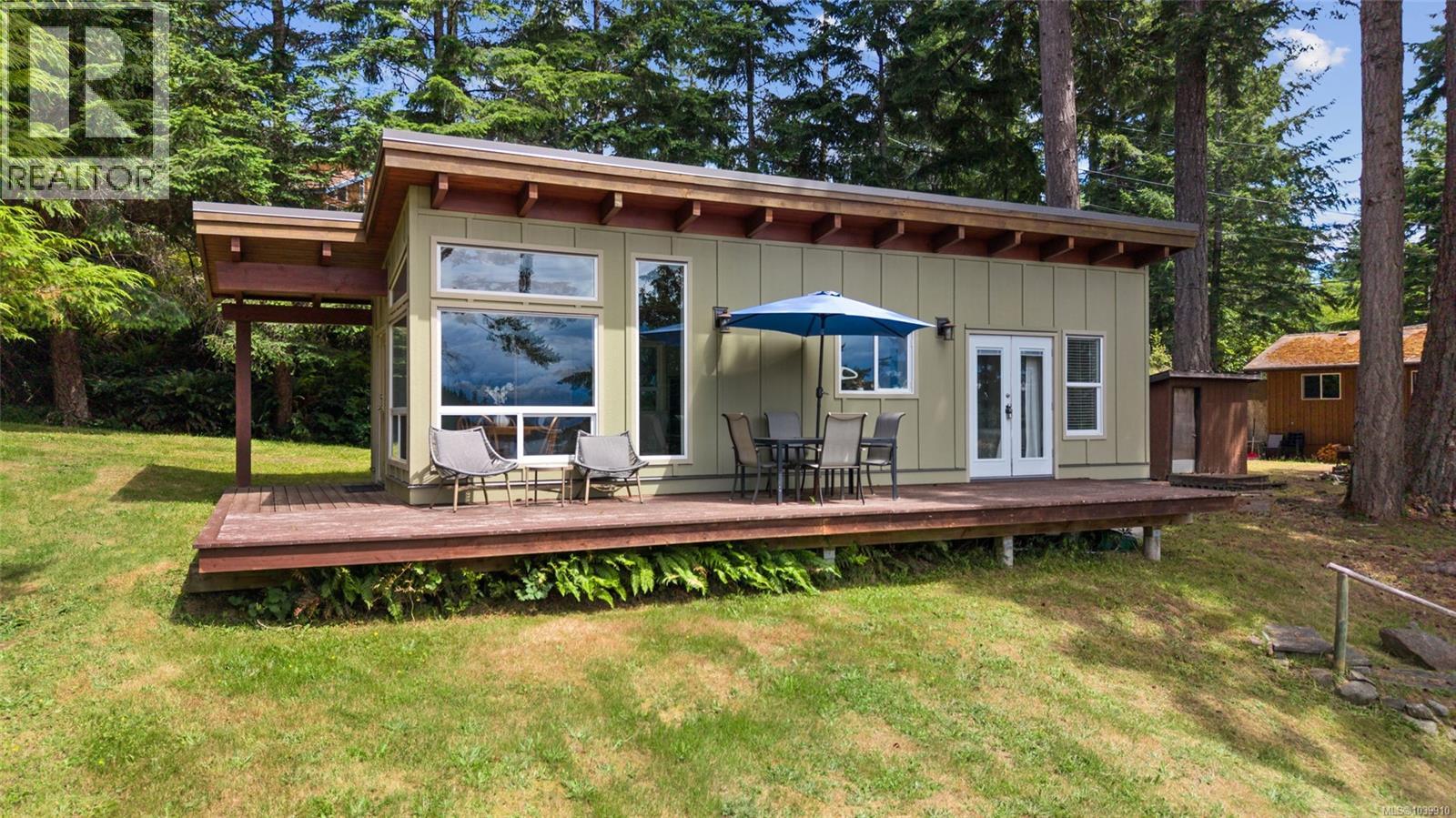 Photo 1 of 9 — 781 Cliff Rd, Quadra Island, BC V0P1N0
