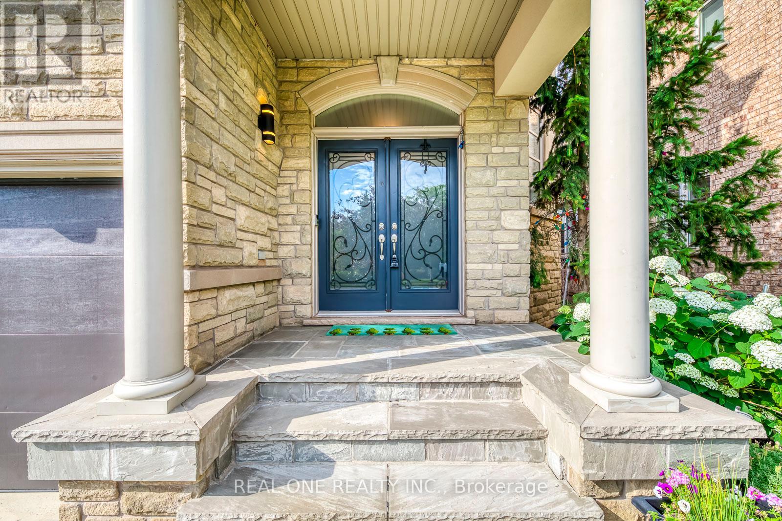 2336 THRUXTON DRIVE