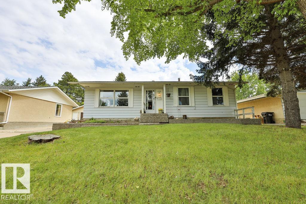 1033 Strathcona DR