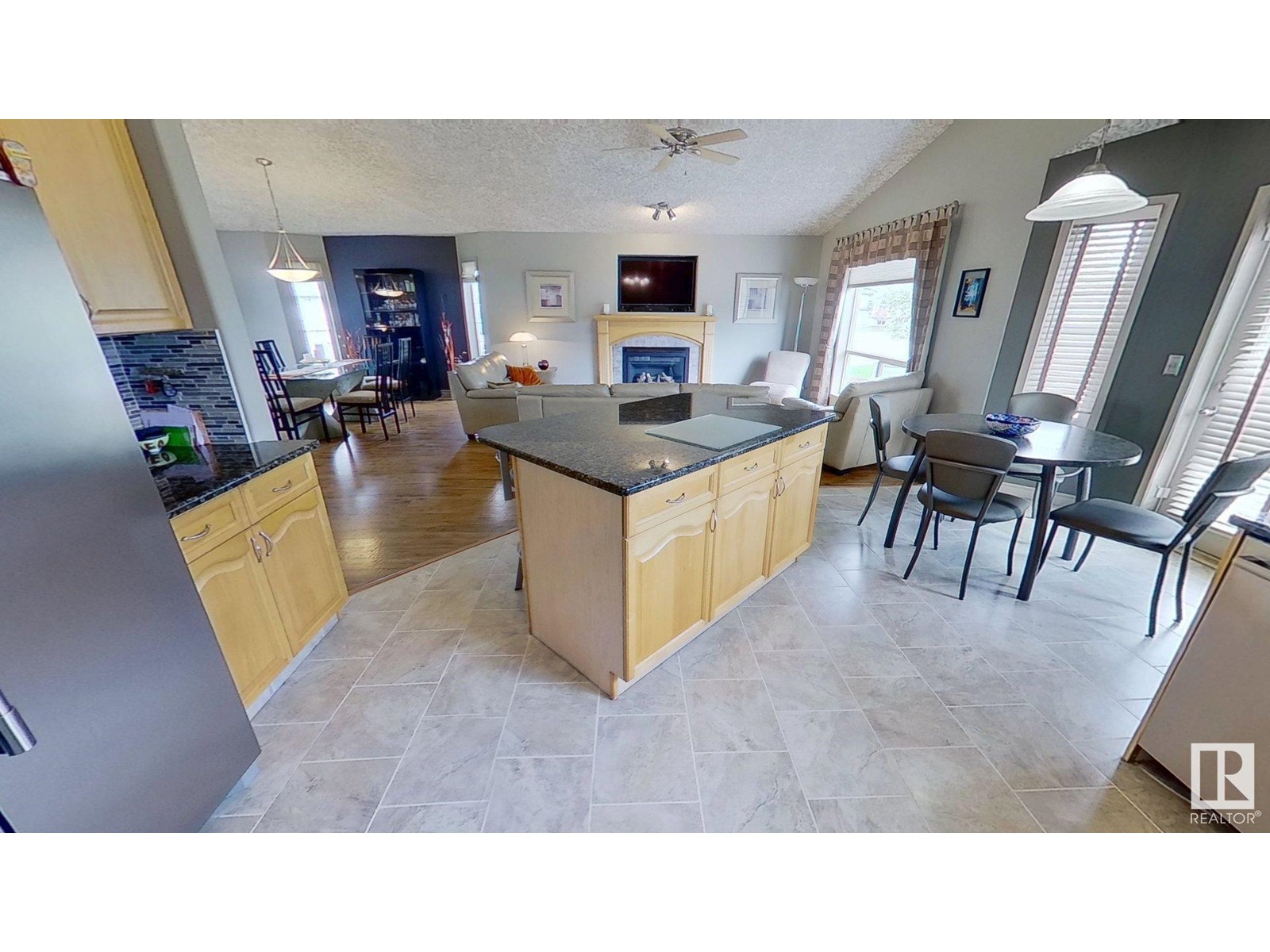 3655 28 ST NW