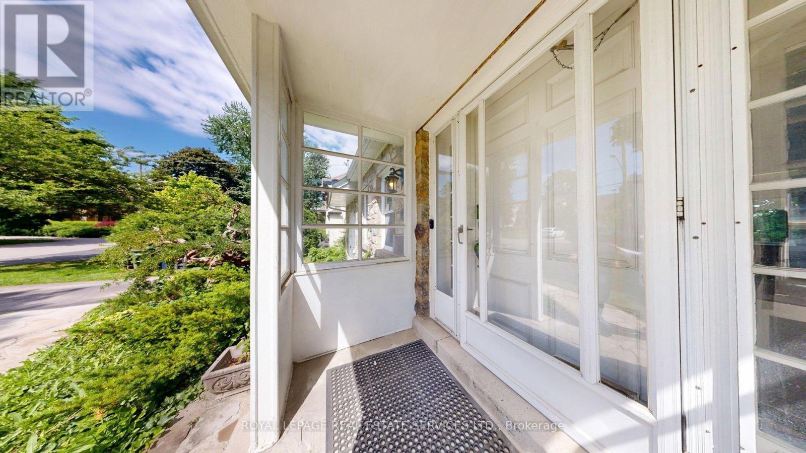 31 BURNHAMTHROPE PARK BOULEVARD