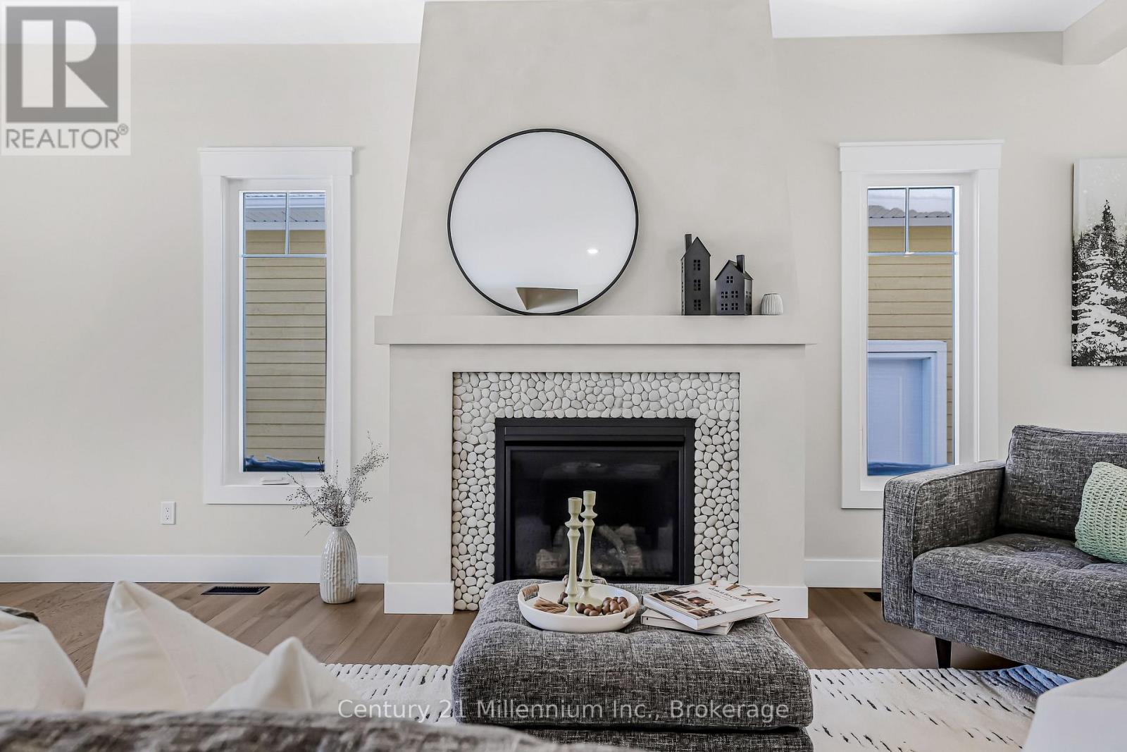 3 GRENVILLE STREET N