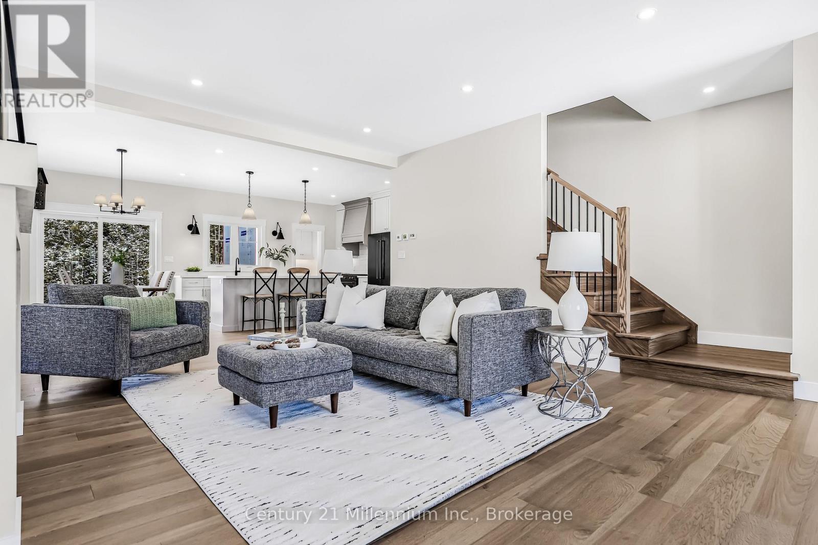 3 GRENVILLE STREET N