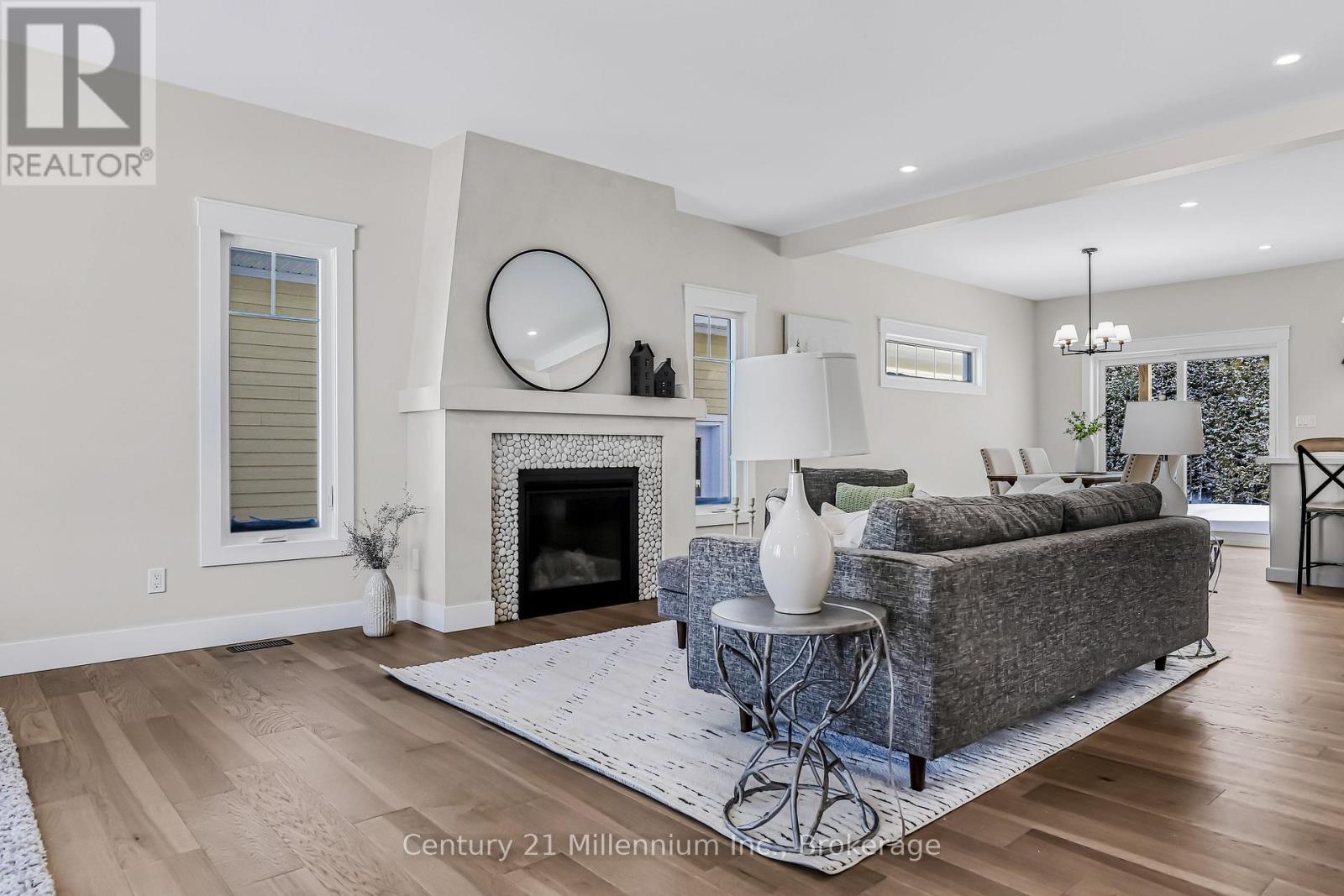 3 GRENVILLE STREET N