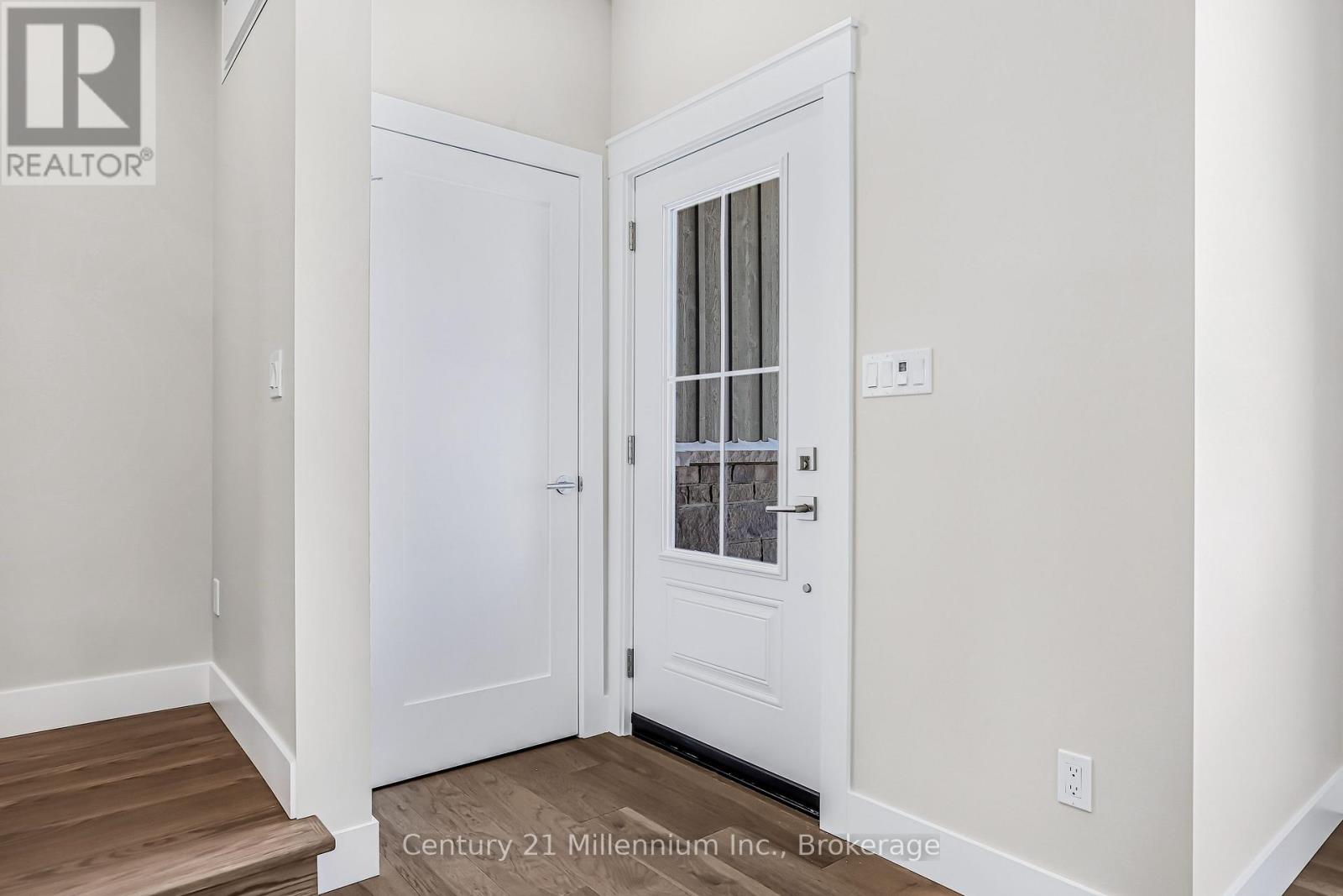 3 GRENVILLE STREET N