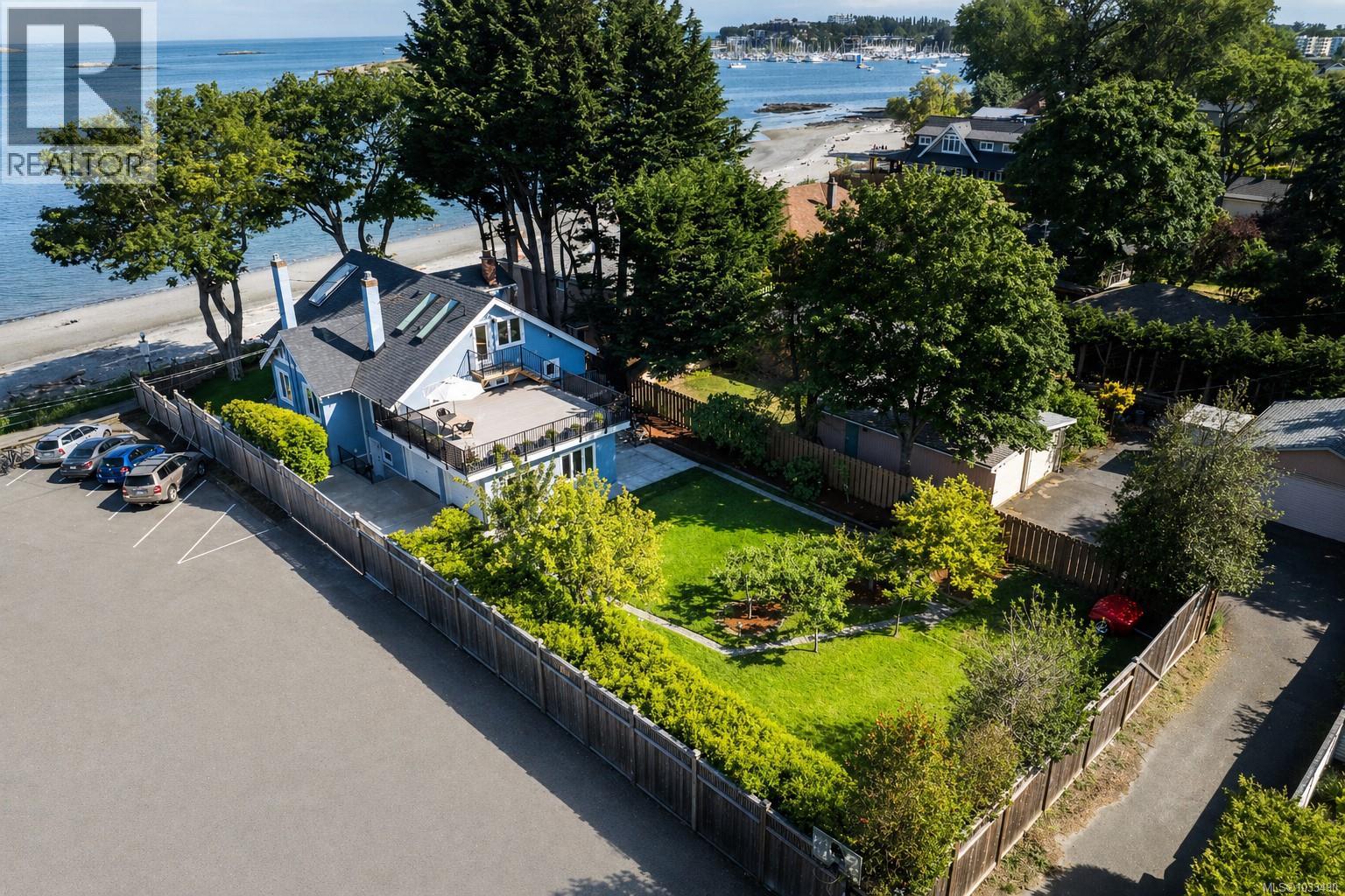2170 Esplanade