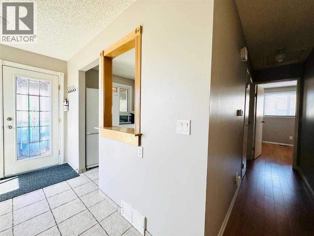 15 PINECLIFF Close NE