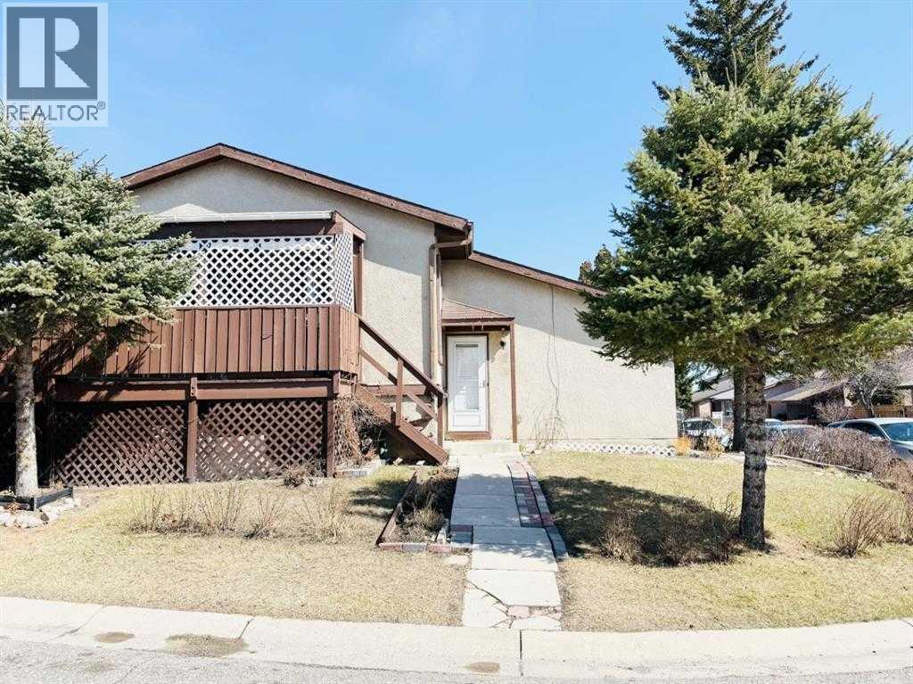 15 PINECLIFF Close NE