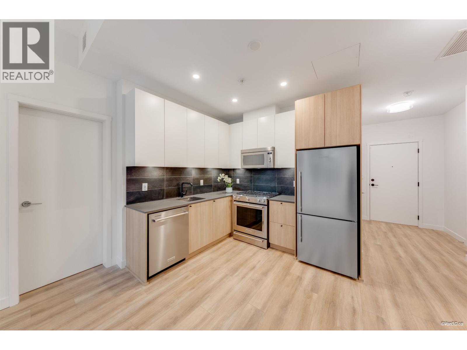 102 645 COMO LAKE AVENUE