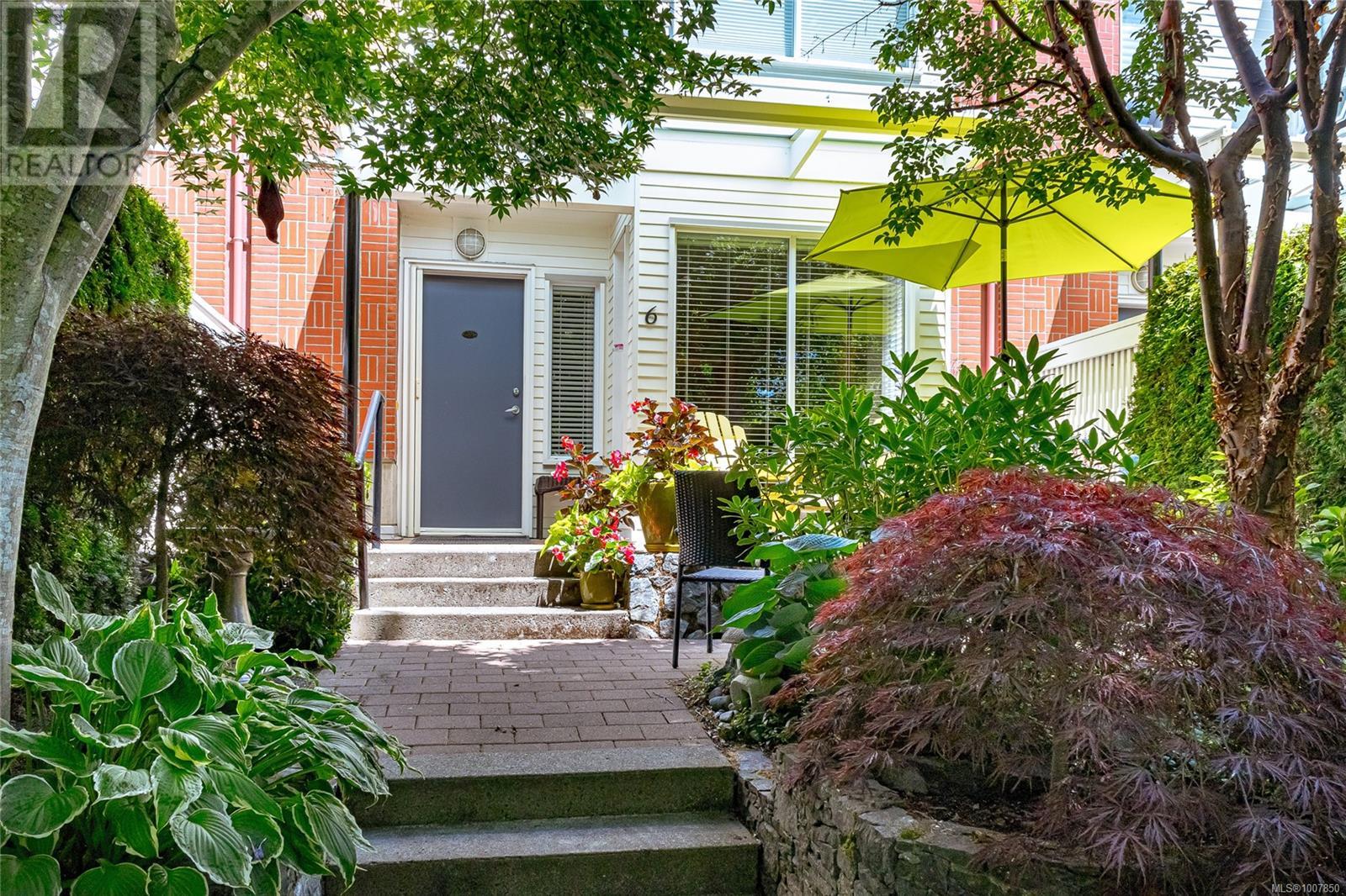 6 370 Waterfront Cres