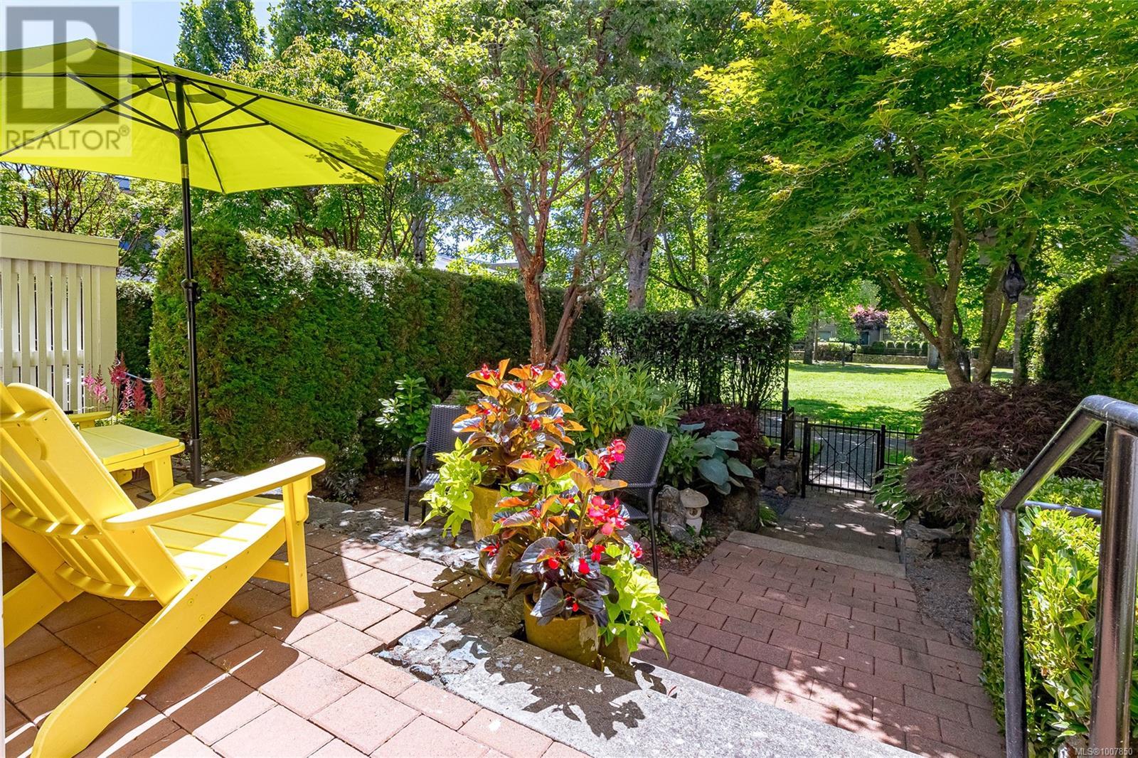 6 370 Waterfront Cres