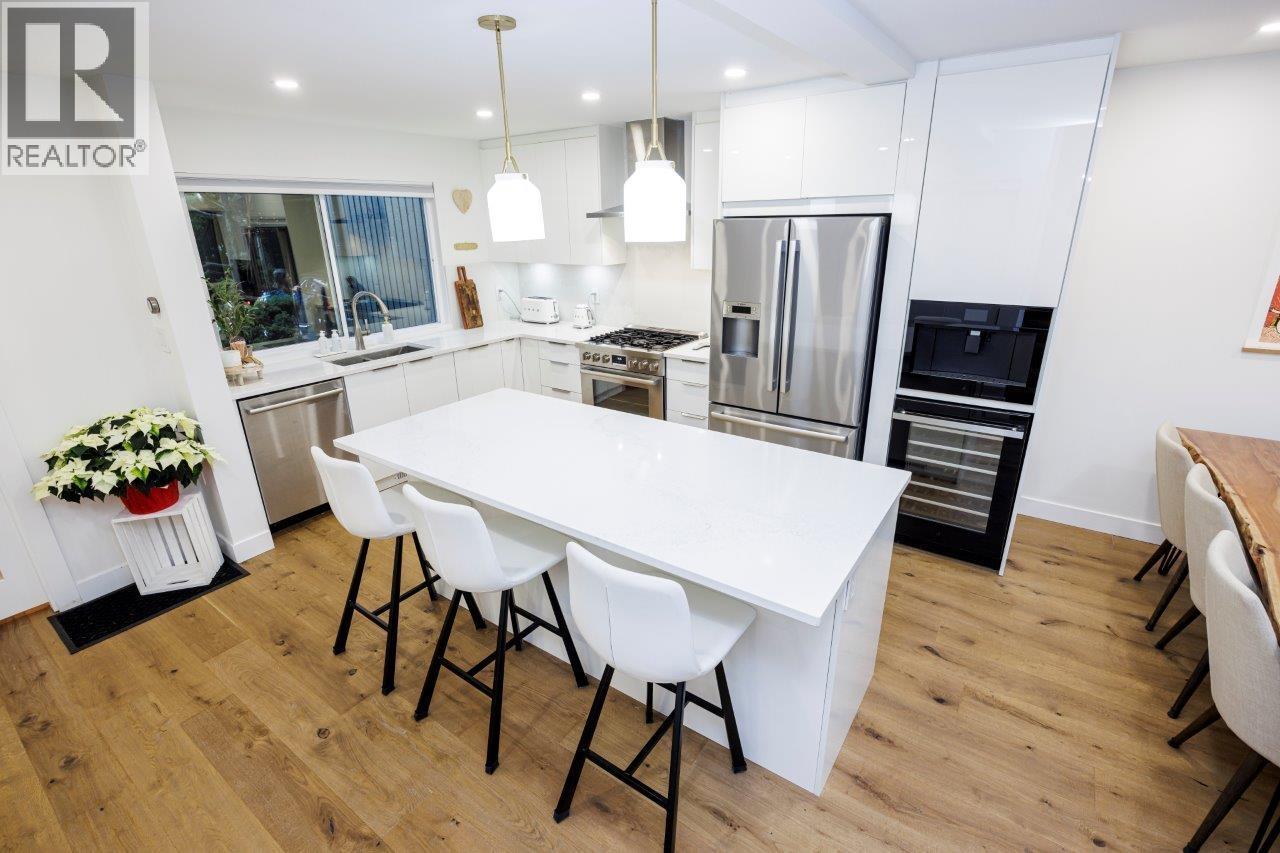 209 4001 MT SEYMOUR PARKWAY