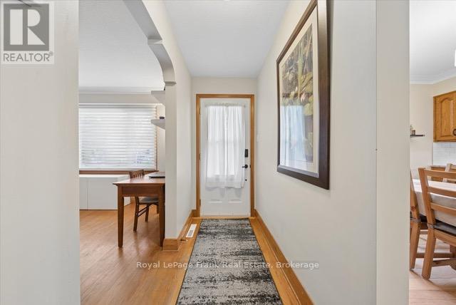 124 BROCK STREET E