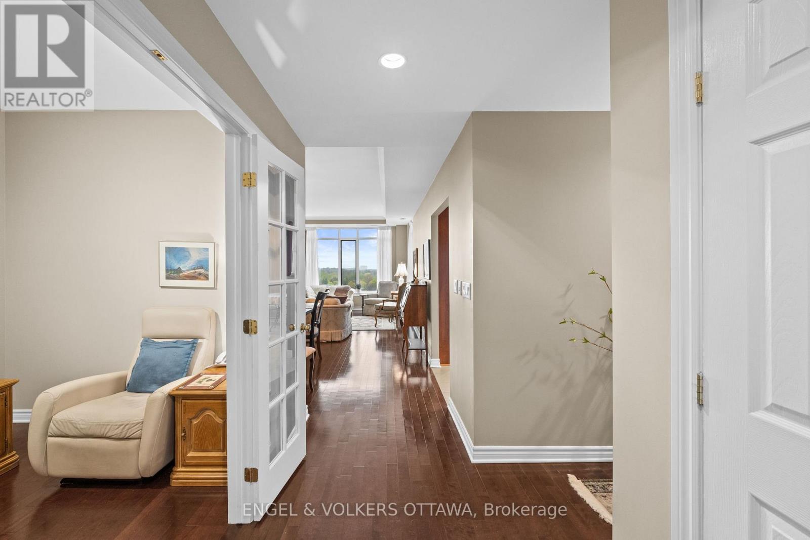1008 - 136 DARLINGTON PRIVATE