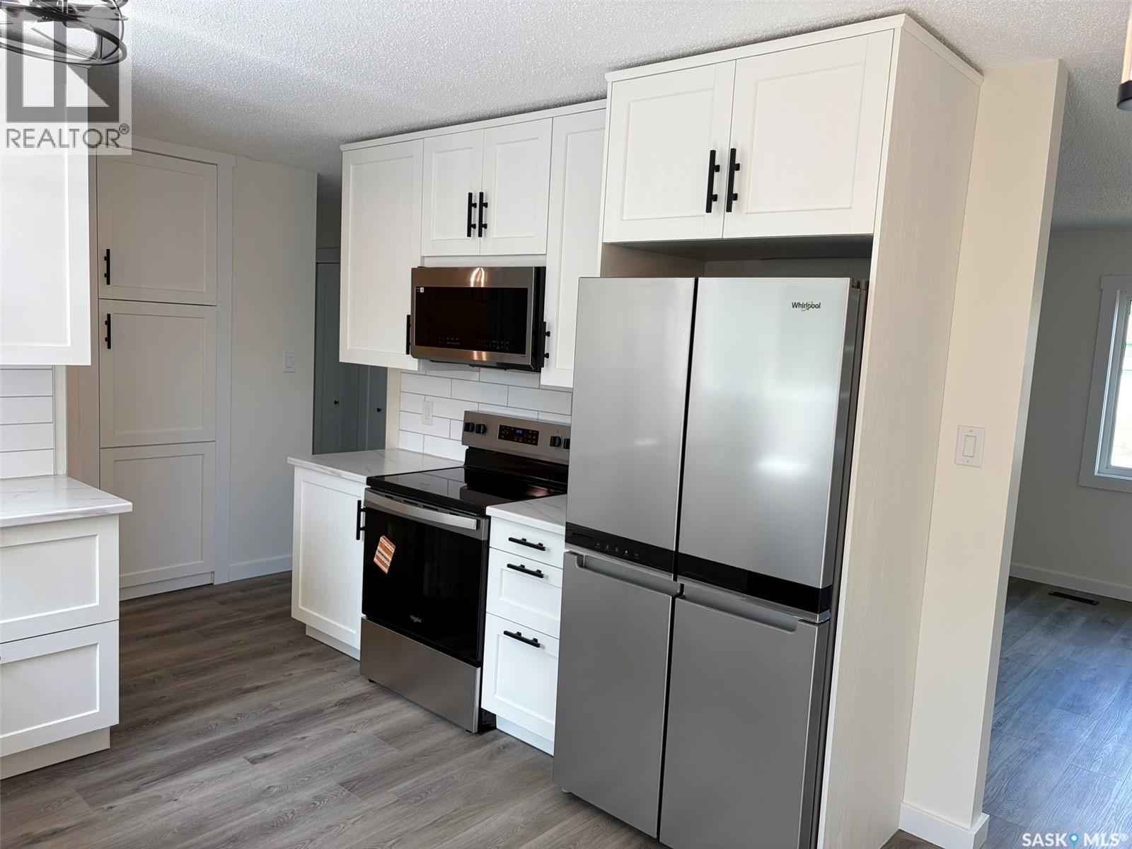 565 32nd STREET W