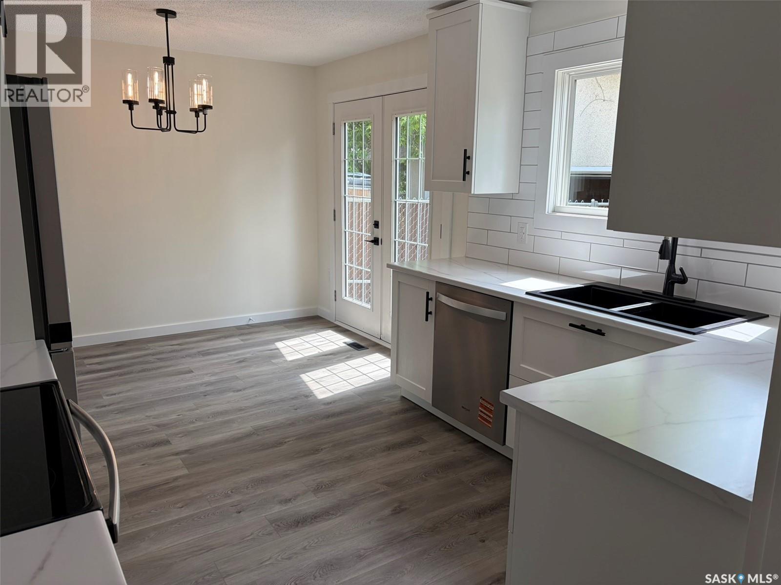 565 32nd STREET W