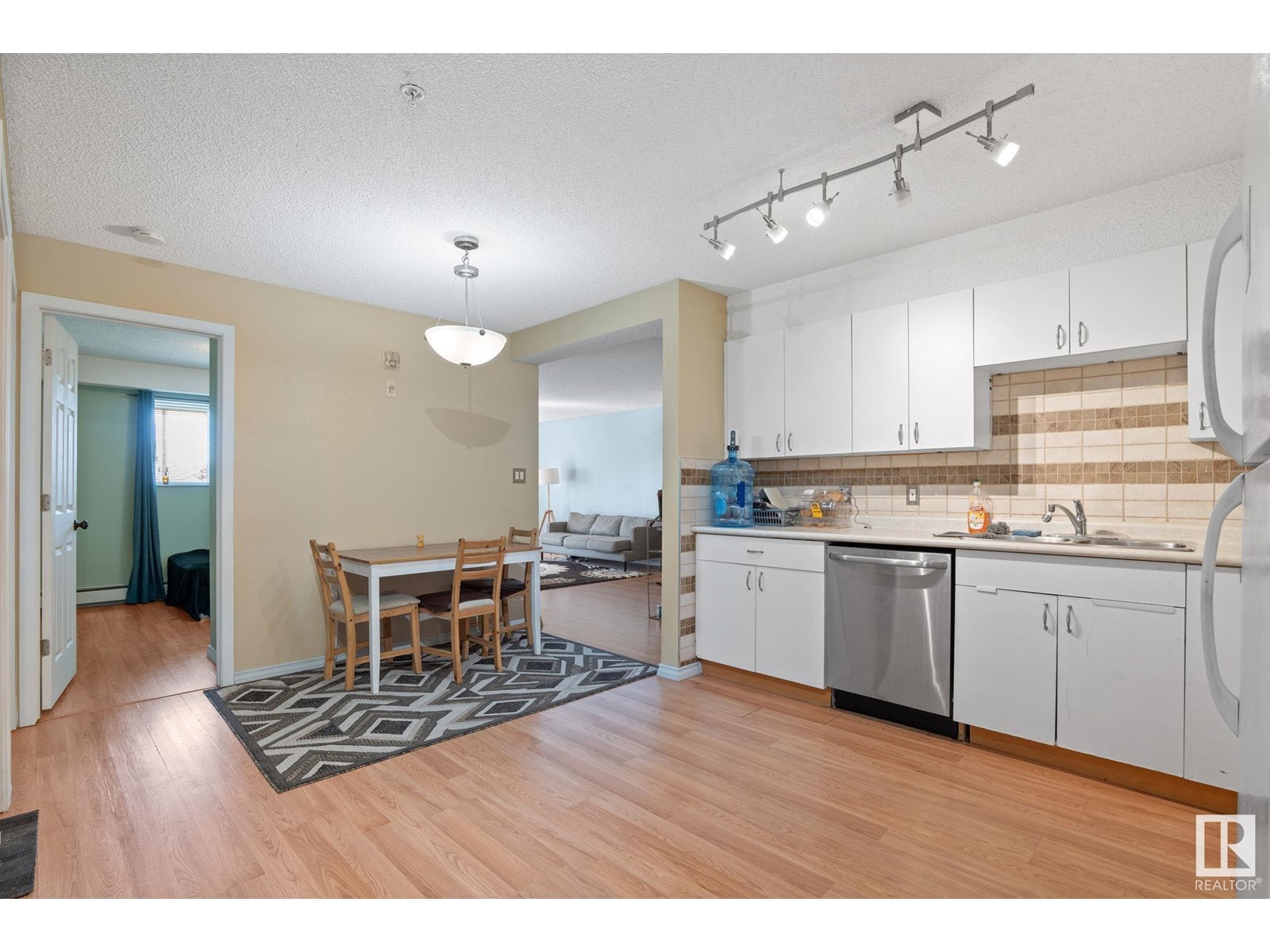 #209 8021 115 AV NW NW