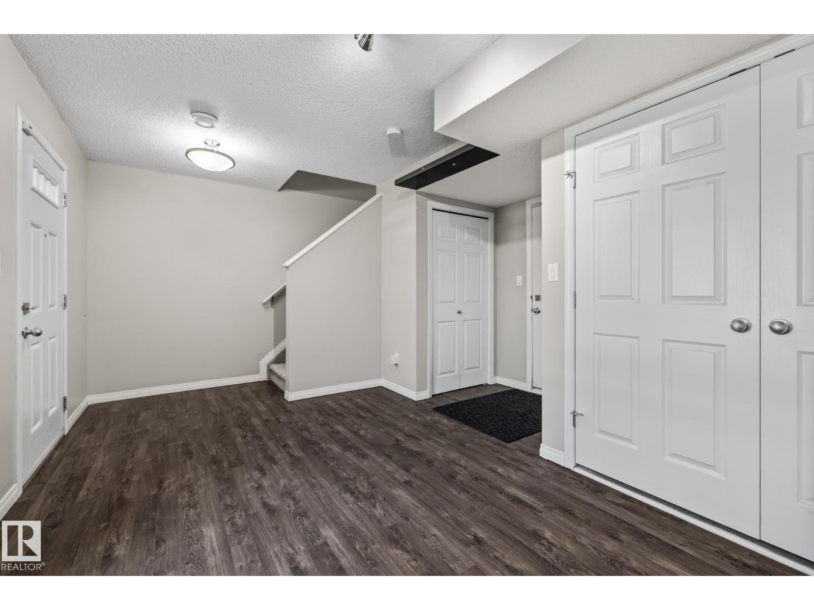 #18 7385 EDGEMONT WY NW
