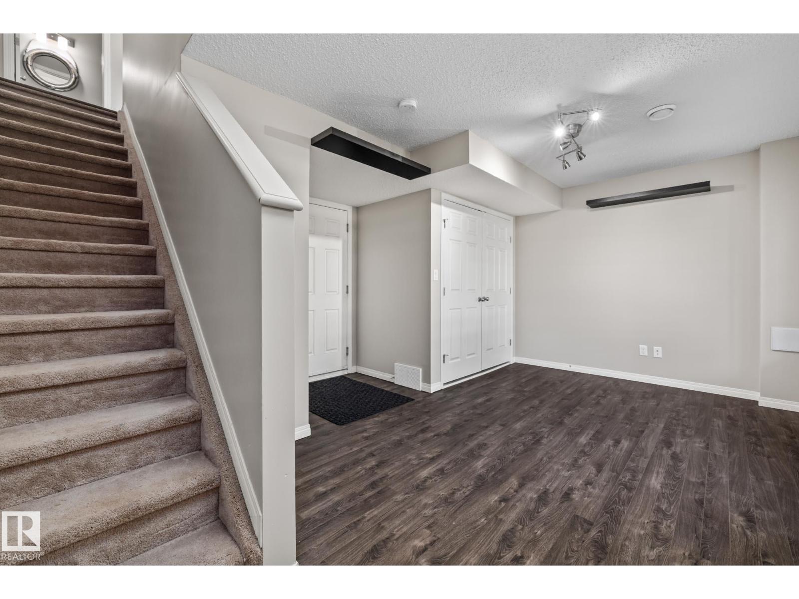 #18 7385 EDGEMONT WY NW
