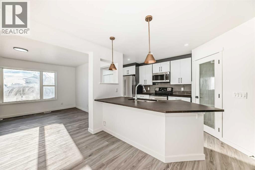 99 Saddlecrest Way NE