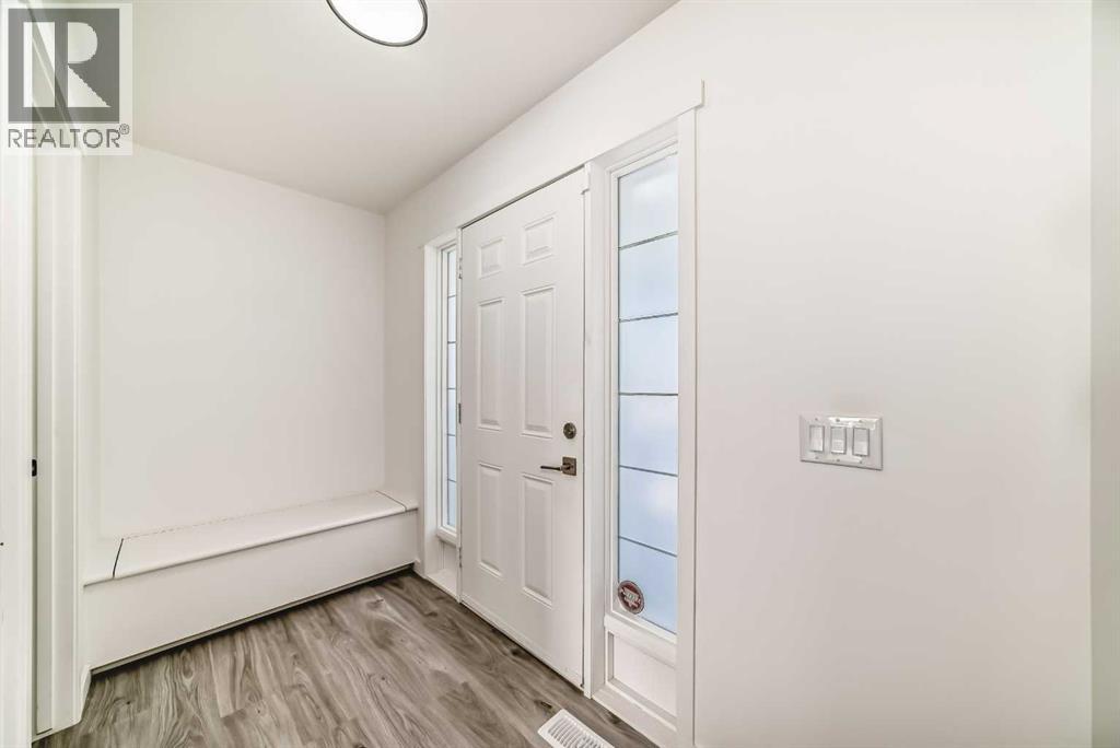 99 Saddlecrest Way NE