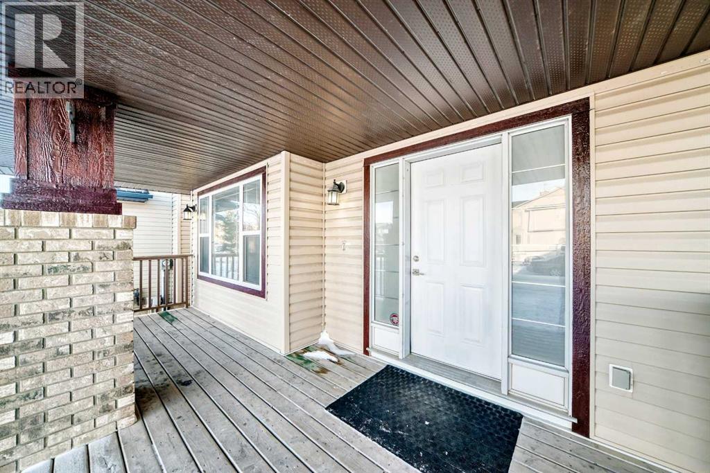 99 Saddlecrest Way NE