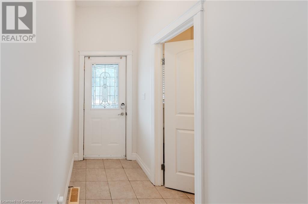 76 WOOLWICH Street Unit# 7