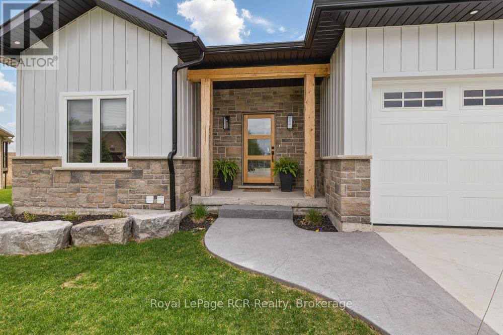 13 JONATHAN CRESCENT