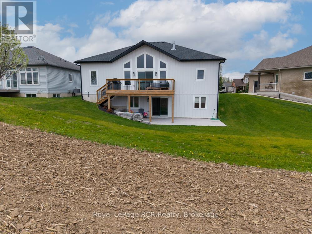 13 JONATHAN CRESCENT