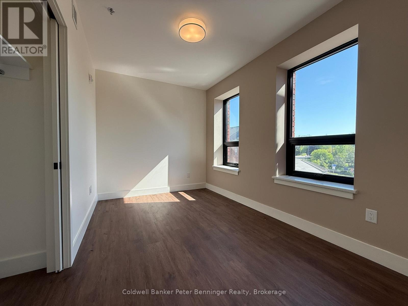 206 - 604 QUEEN STREET S