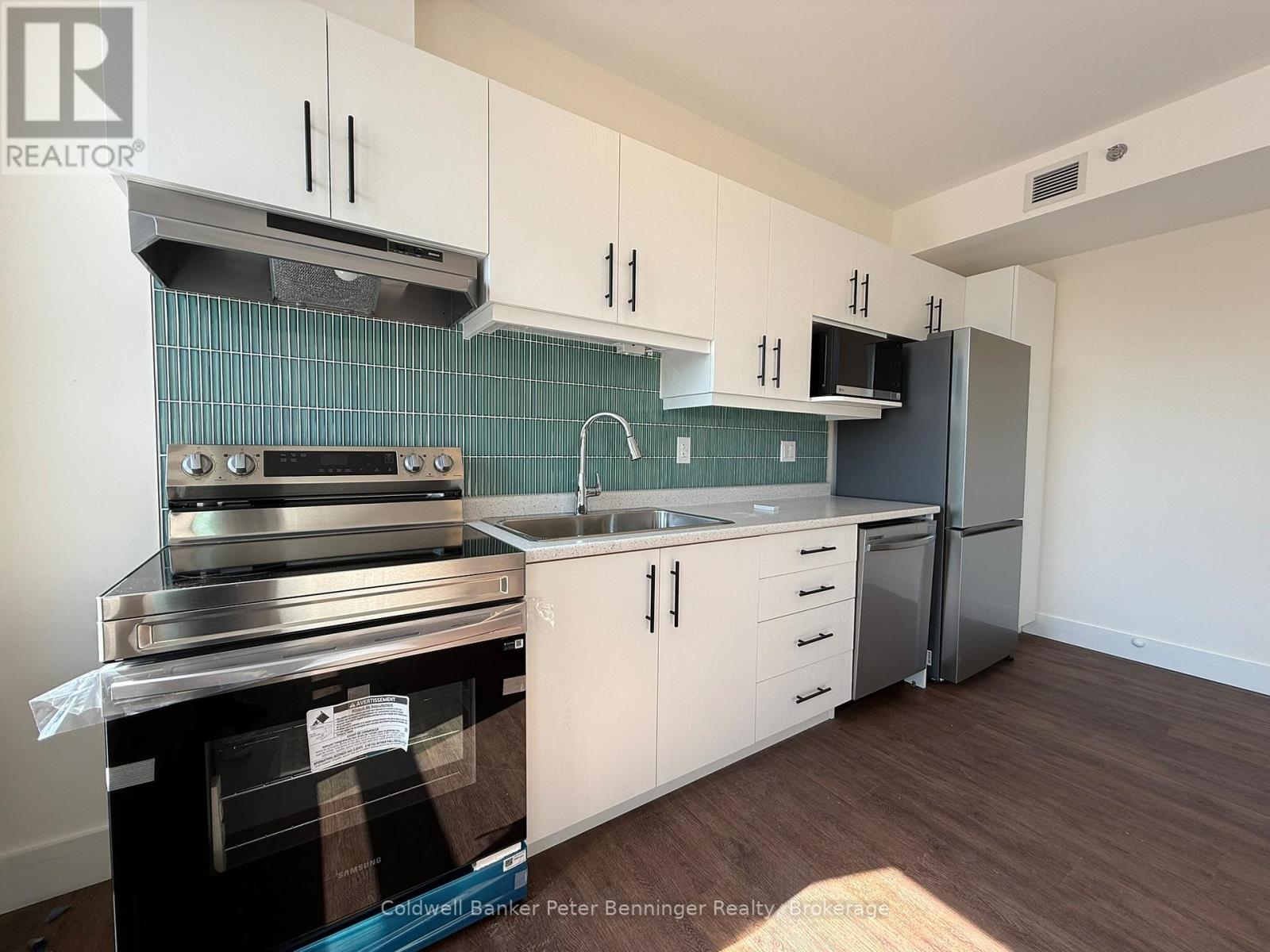 206 - 604 QUEEN STREET S