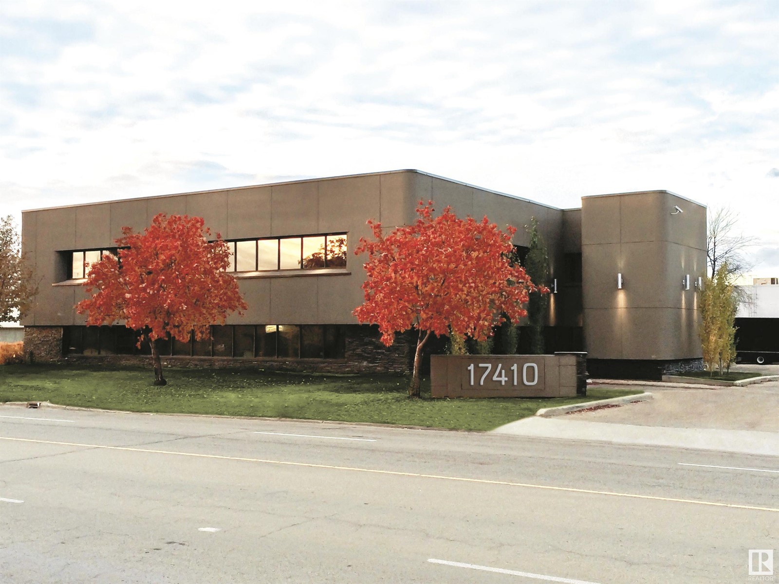 17410 107 AV NW