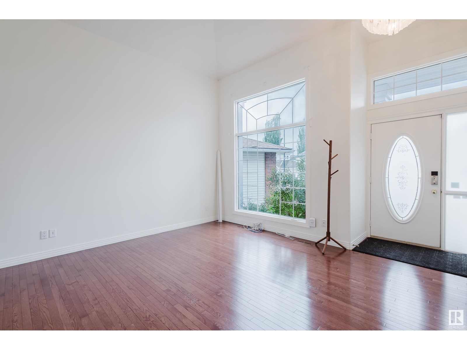 11511 12 AV NW