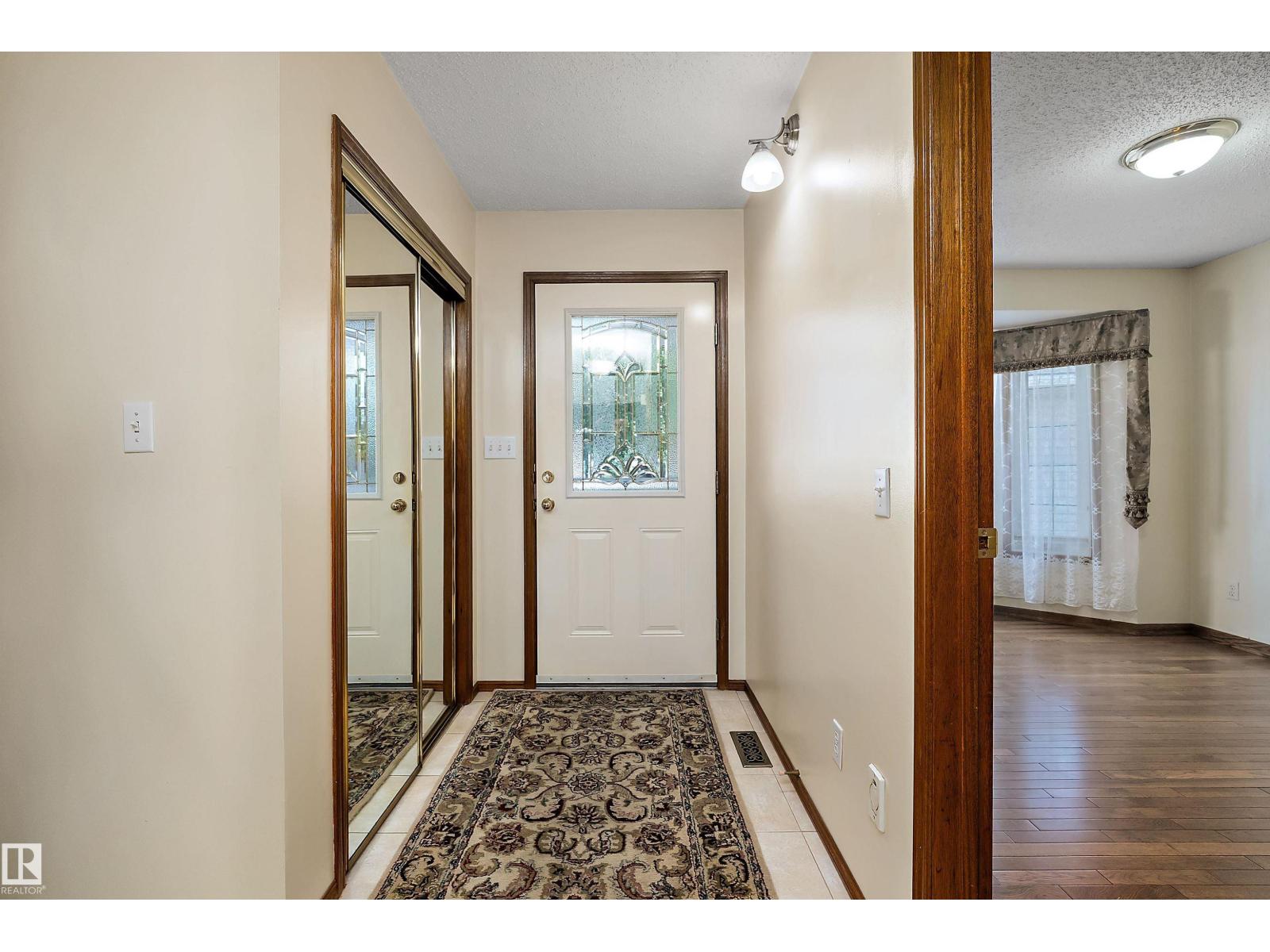 4823 32 AV NW