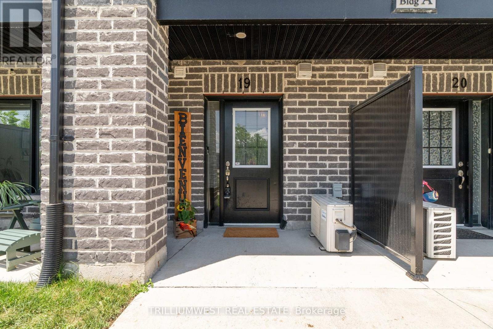 A19 (90) - 160 ROCHEFORT STREET