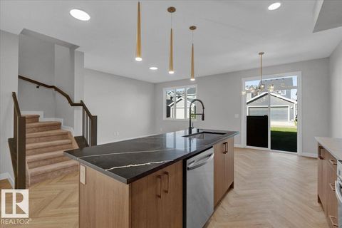 8250 KIRIAK LO SW Edmonton AB T6W5S2