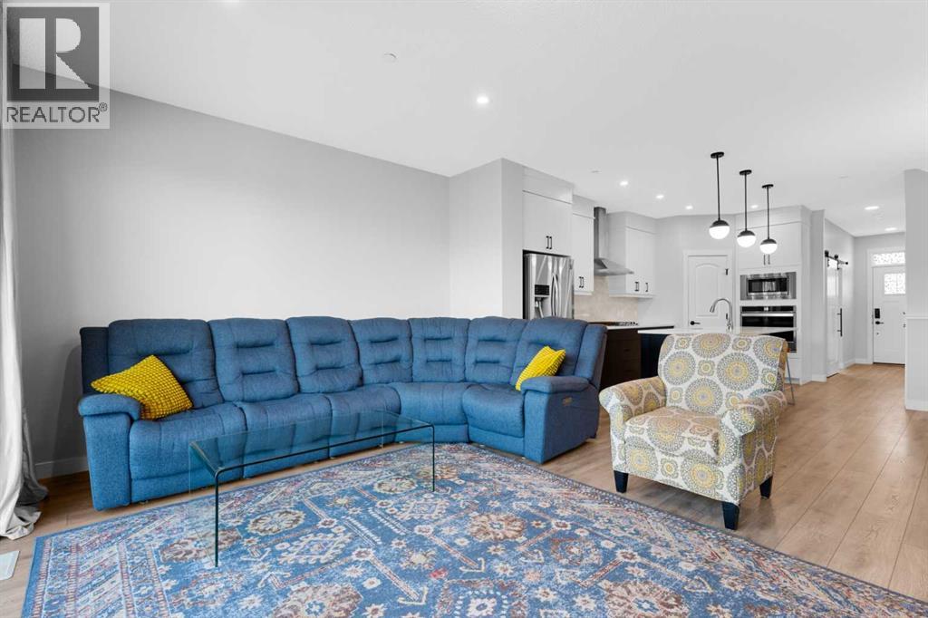 571 Livingston Way NE