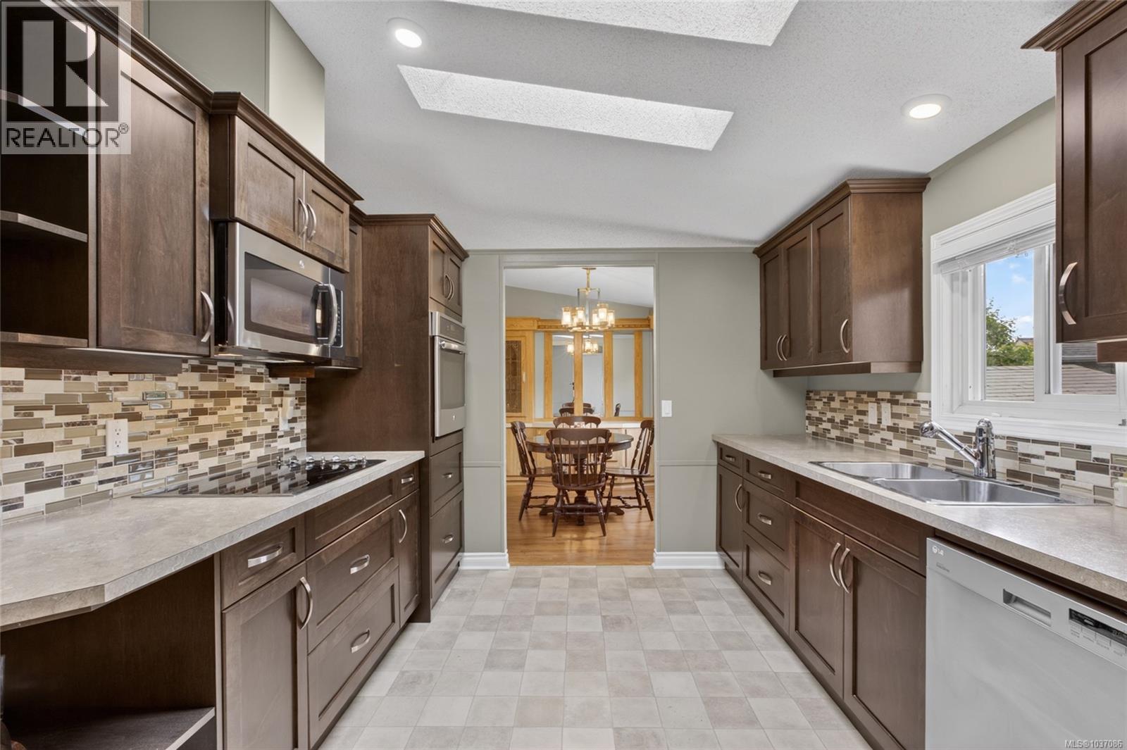 2200 Stadacona Dr