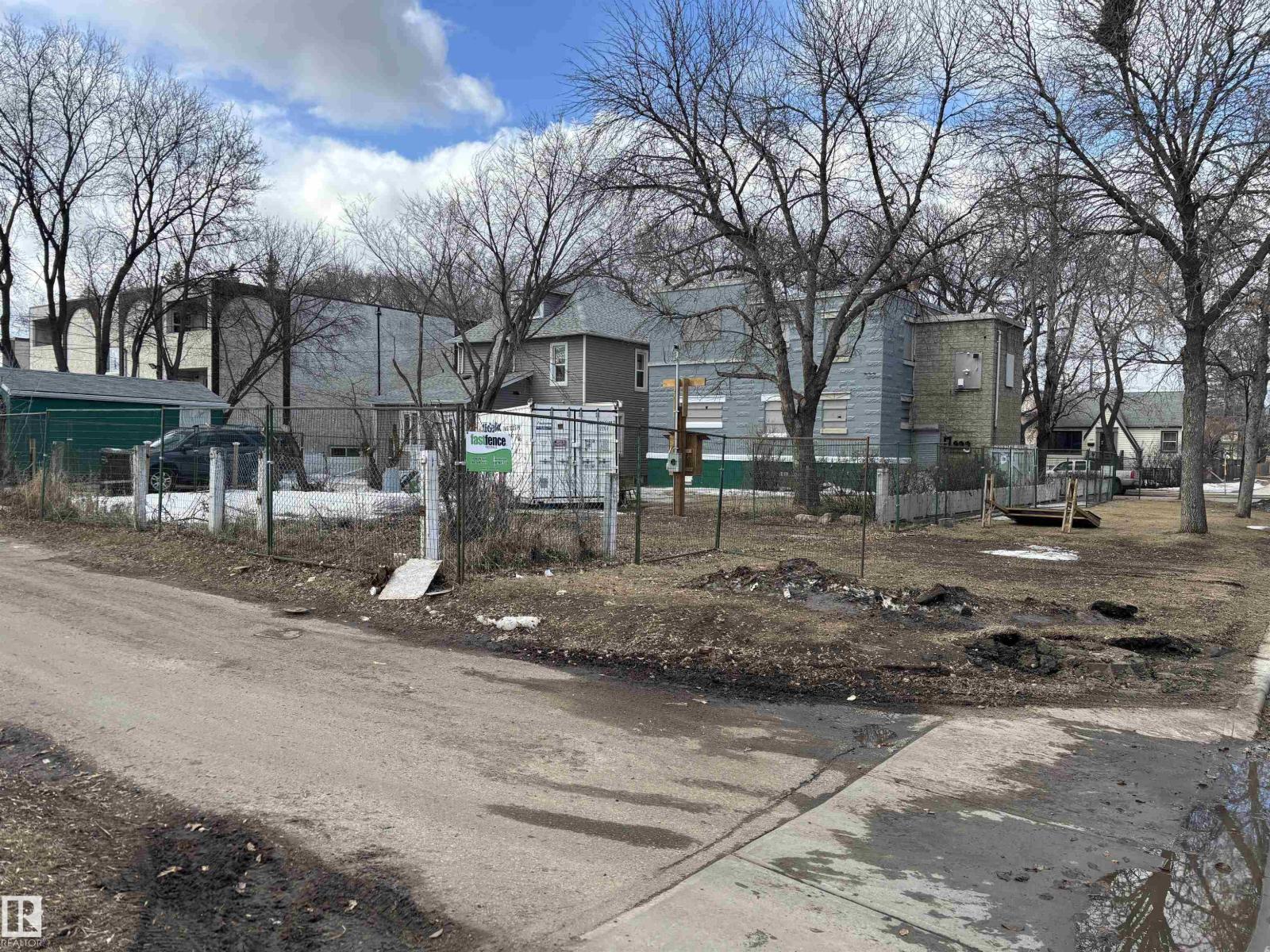 11847 96 ST NW