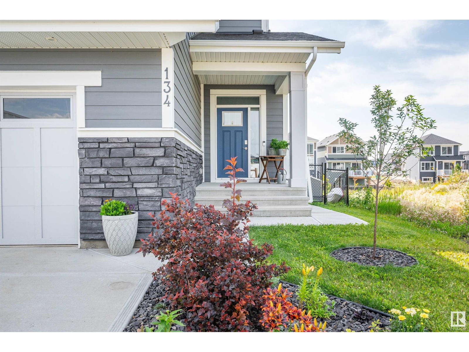 134 EDGEWATER CI