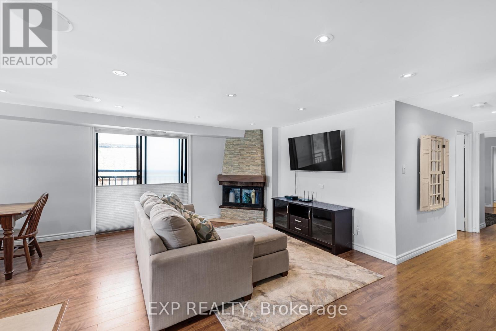 104 - 15390 YONGE STREET