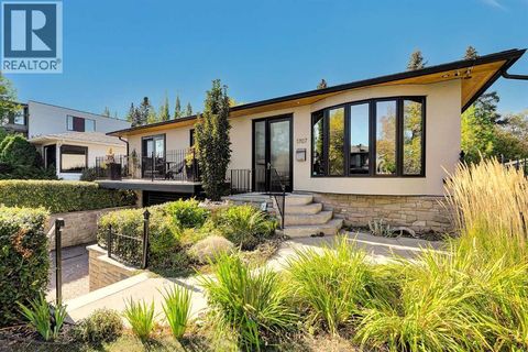 1707 Suffolk Street SW Calgary AB T3C2N3