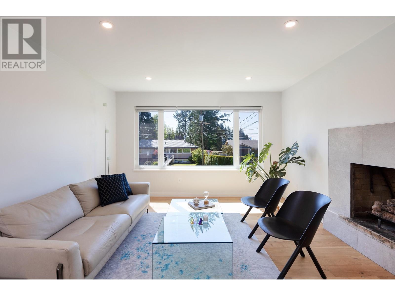 2996 PLYMOUTH DRIVE