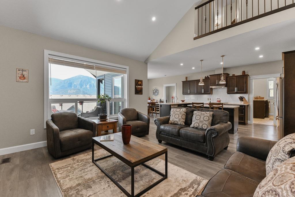 1529 STROMDAHL PLACE|Mt Woodside