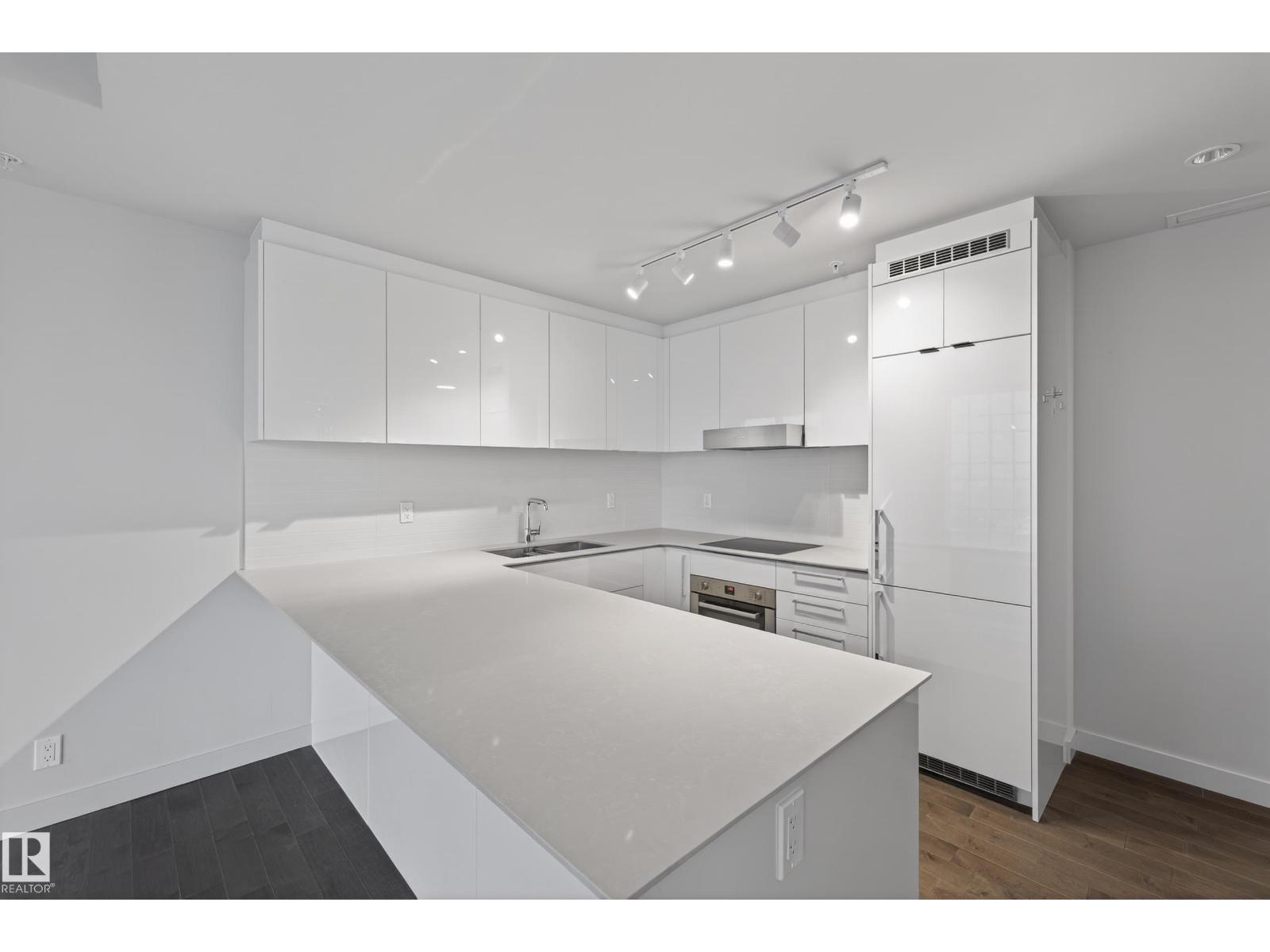 #2609 10360 102 ST NW