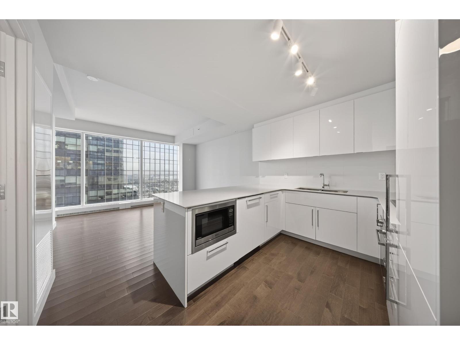 #2609 10360 102 ST NW