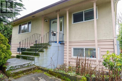 1819 Feltham Rd Saanich BC V8N2A4