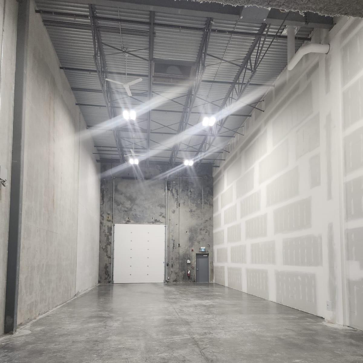 B13 8716 DEWDNEY TRUNK ROAD