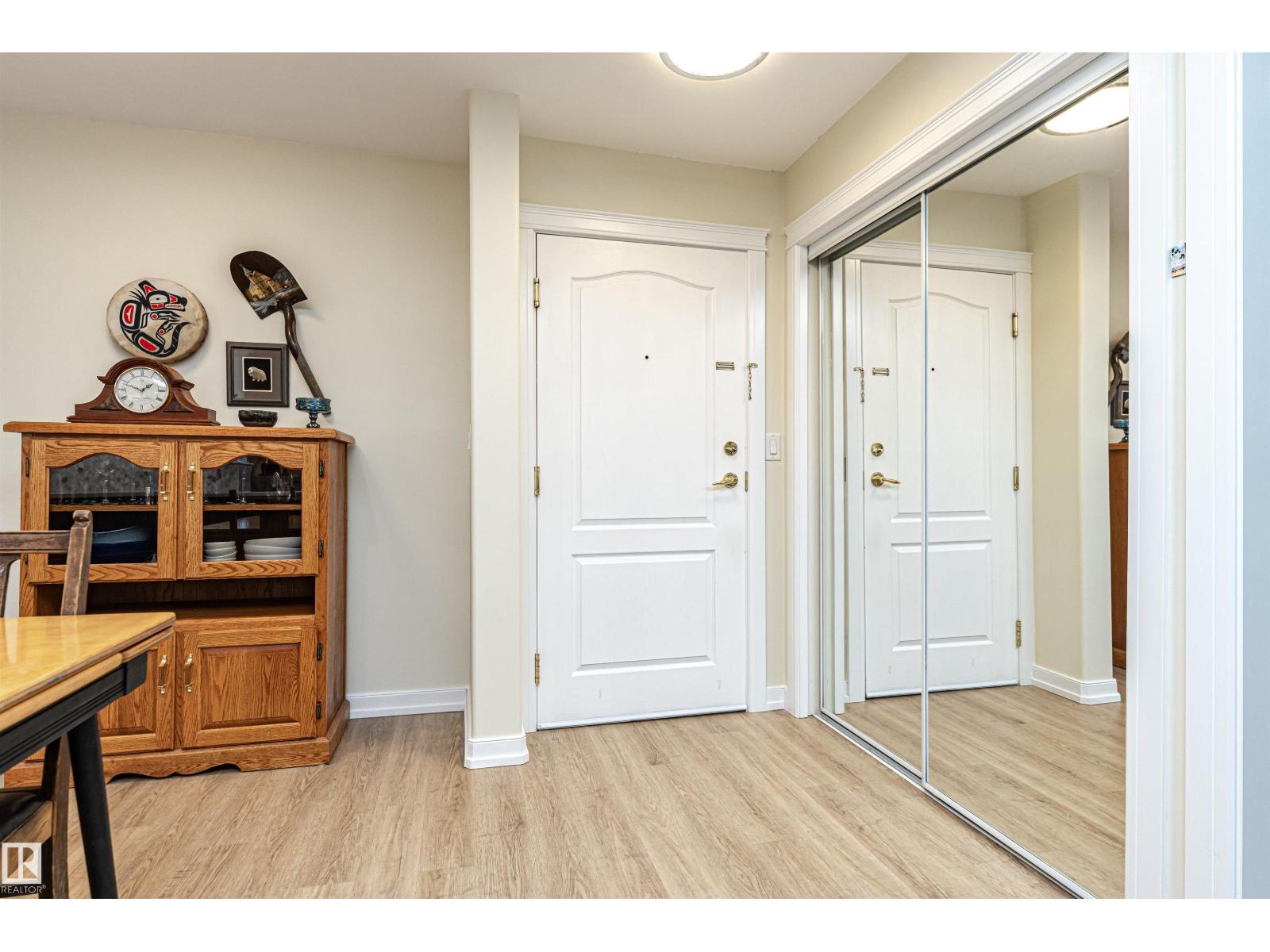 #104 237 YOUVILLE DR E NW