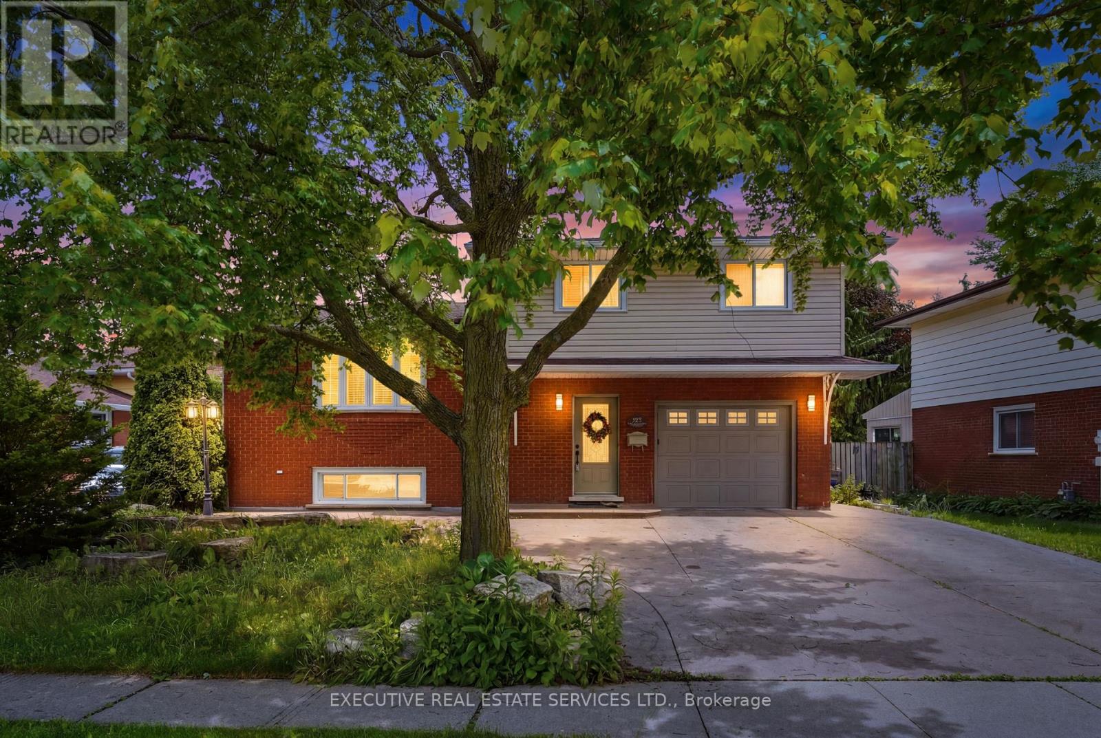 207 CHRISTOPHER DRIVE